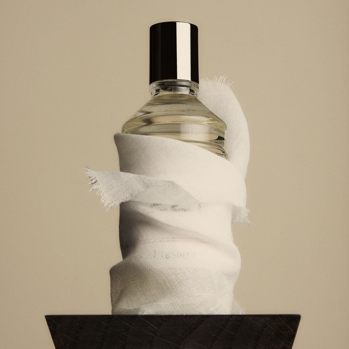 LabSolue – 221 Iris – Perfume Lounge