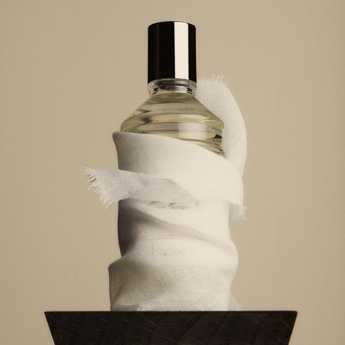 LabSolue – 221 Iris – Perfume Lounge