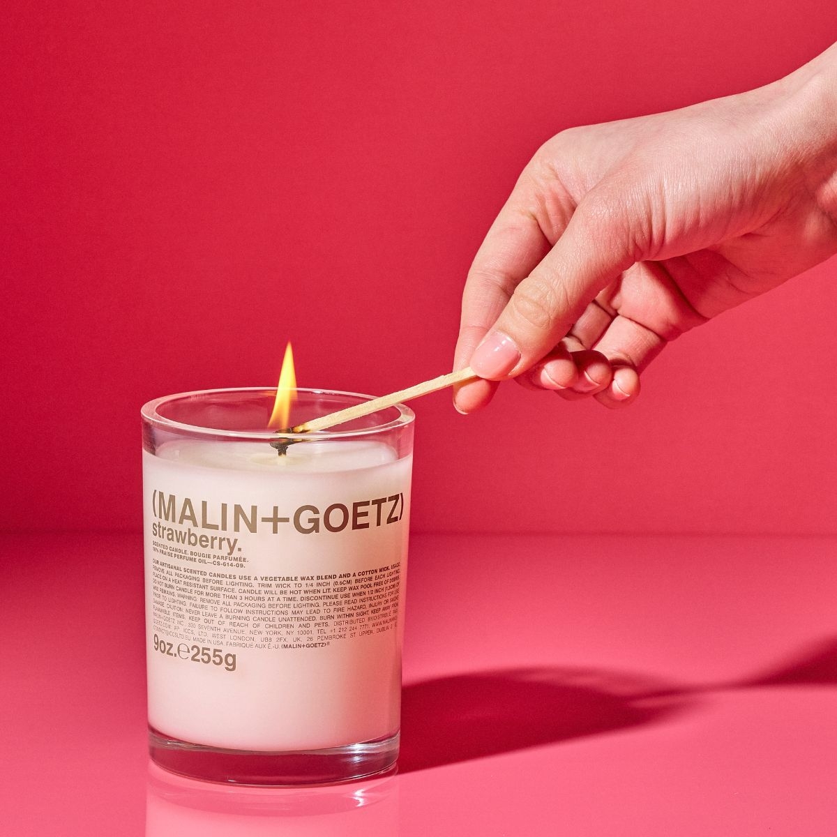 Afbeelding van Strawberry scented candle van het merk Malin + Goetz