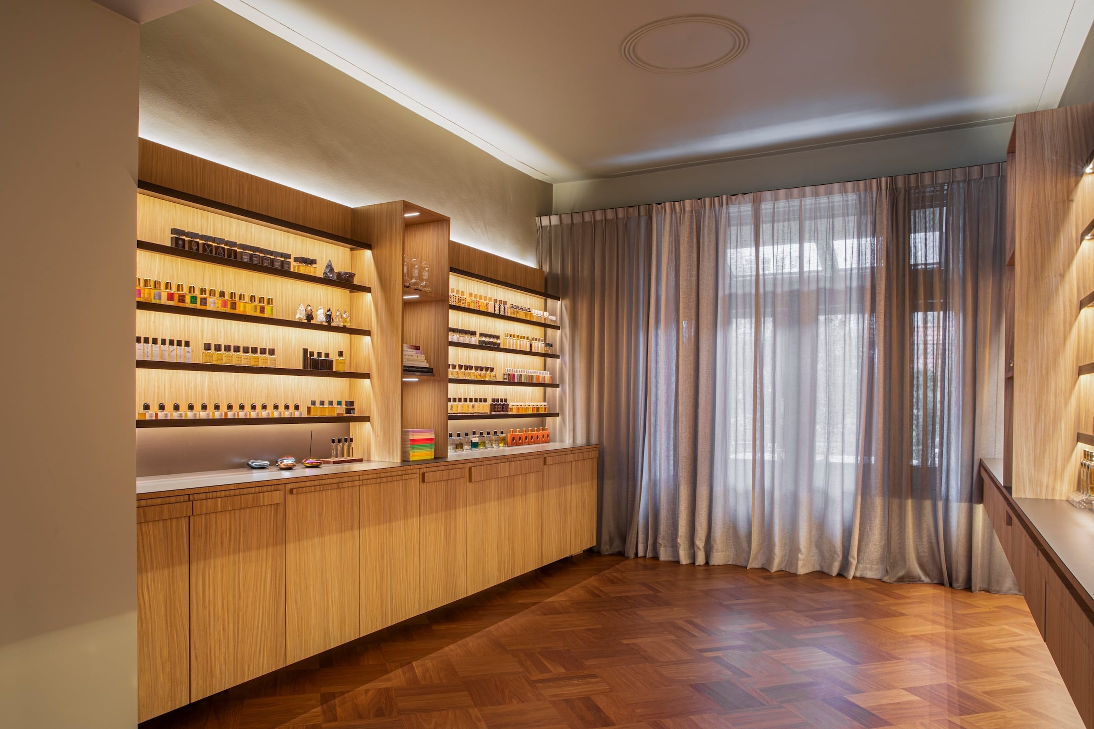 Perfume Lounge - store - winkel - boetiek - Mariam Ameen