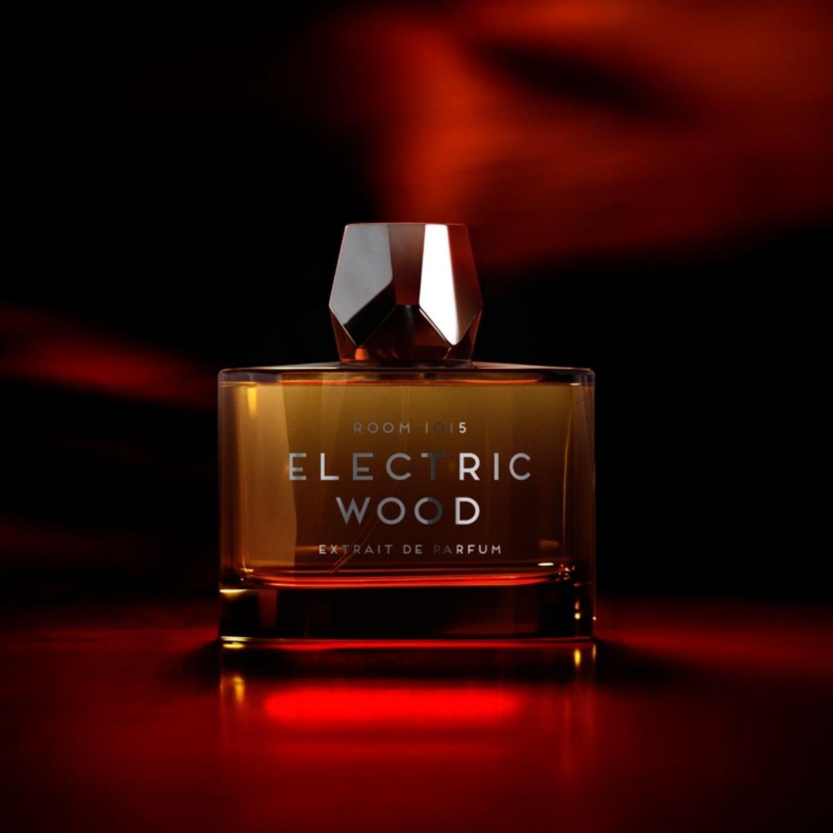 Room1015 – Electric Wood Extrait de Parfum